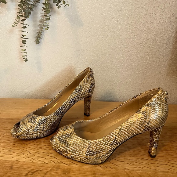 Stuart Weitzman python embossed peep toe pump - Picture 1 of 9